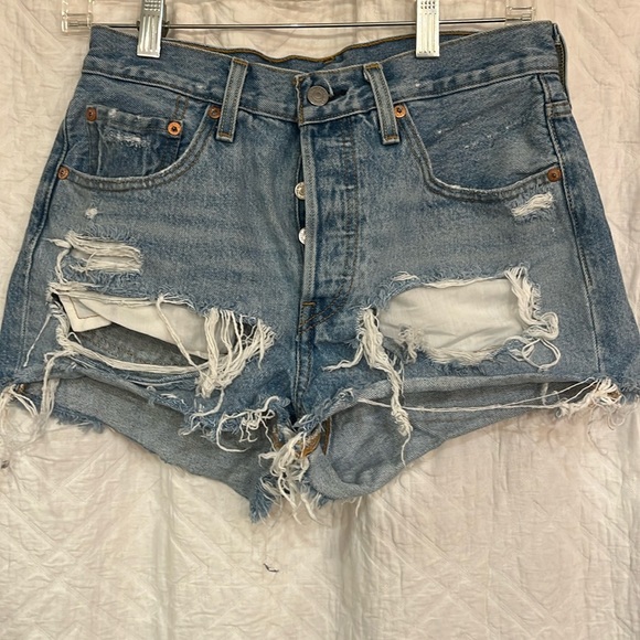 NWOT Levi’s 501 Jean Shorts - Picture 2 of 7